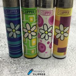 Cuatro mecheros Clipper edición flores de pétalos sin gas fabricados en España.