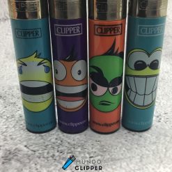 Cuatro mecheros Clipper sin gas fabricados en España colección emotes multicolor.
