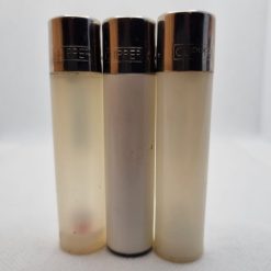 Una serie de 3 mecheros Clipper lisos de distintas tonalidades de blanco para todos los apasionados del coleccionismo de los mecheros Clipper. ¡Con estos mecheros Clipper podrás estampar o dibujar lo que tu quieras y tener un mechero único!