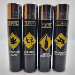 Mecheros Clipper originales de señales de peligro fabricados en España. Una serie de 4 mecheros Clipper sin gas para todos los coleccionistas de mecheros Clipper del mundo. Una colección de mecheros Clipper perfecta para todos los apasionados del coleccionismo Clipper y las señales de peligro de la vía urbana. 