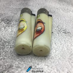 Dos mecheros Clipper de labios con piercing color transparente sin gas recargables fabricados en españa. Cómpralos en mundoclipper.com