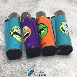 Cuatro mecheros Clipper sin gas fabricados en España colección emotes multicolor.